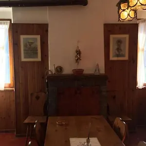 Nel Set Di Piccolo Antico Viola Ferienhaus